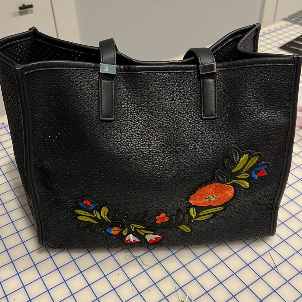 Flower embroidered leather shoulder bag